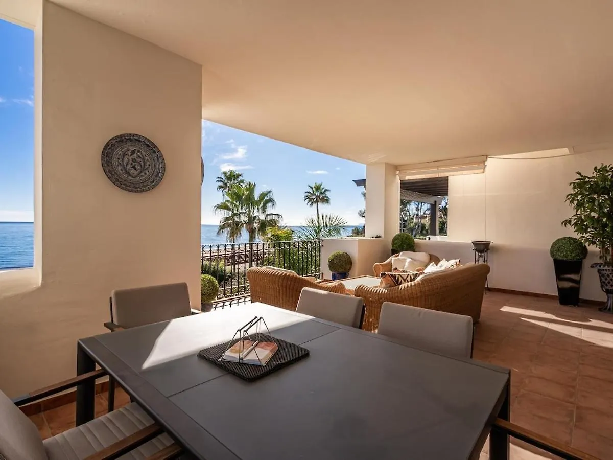 Bahia De Velerin Apartment Estepona