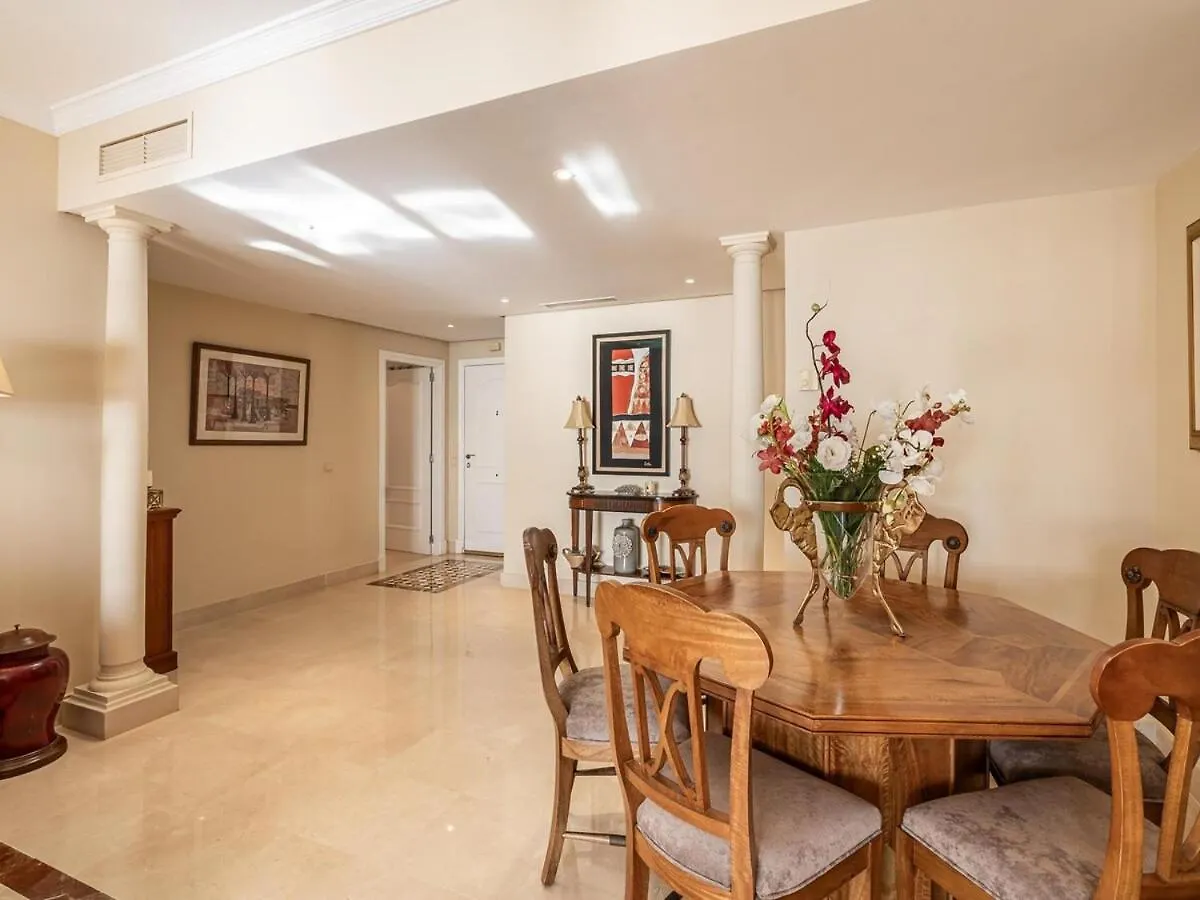 Bahia De Velerin Apartment Estepona