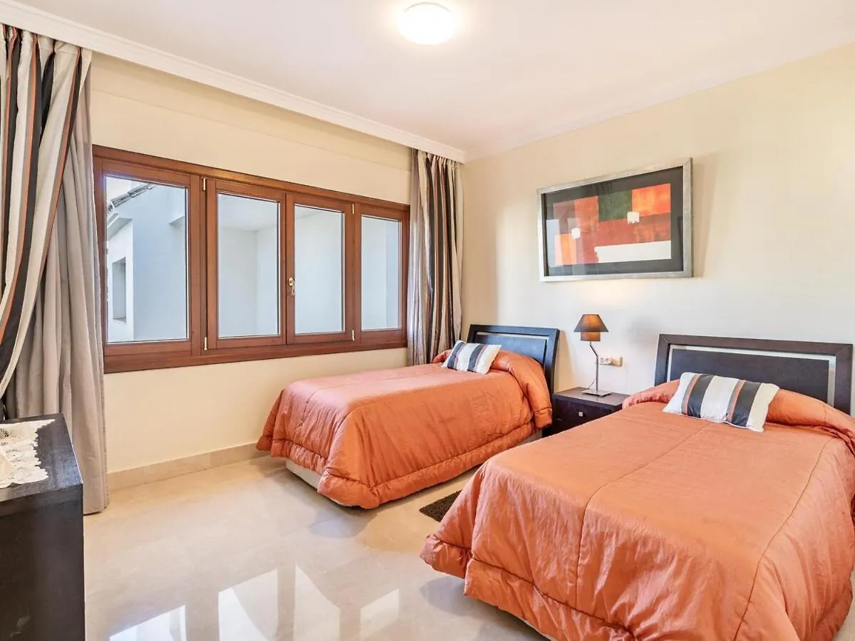 Bahia De Velerin Apartment Estepona