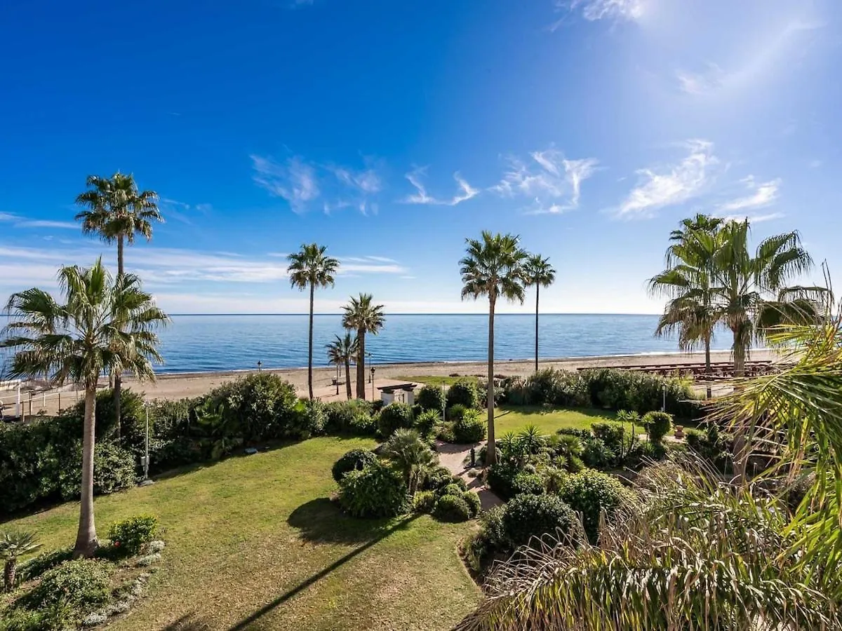 Bahia De Velerin Apartment Estepona