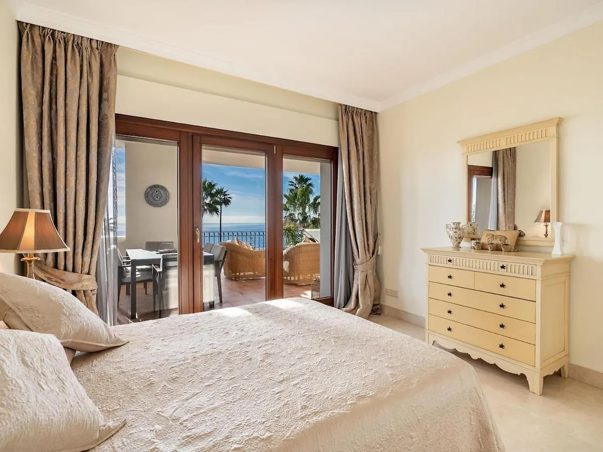 Bahia De Velerin Apartment Estepona