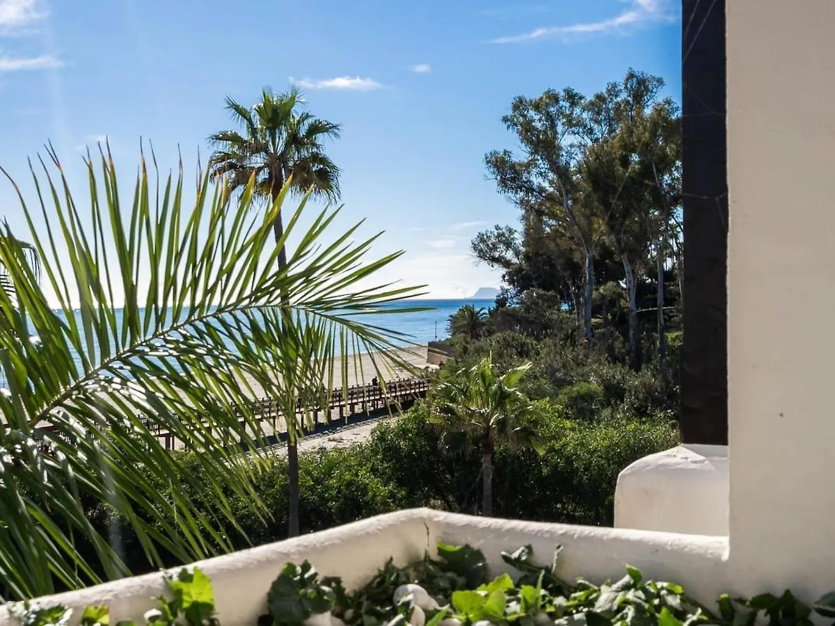 Bahia De Velerin Apartment Estepona