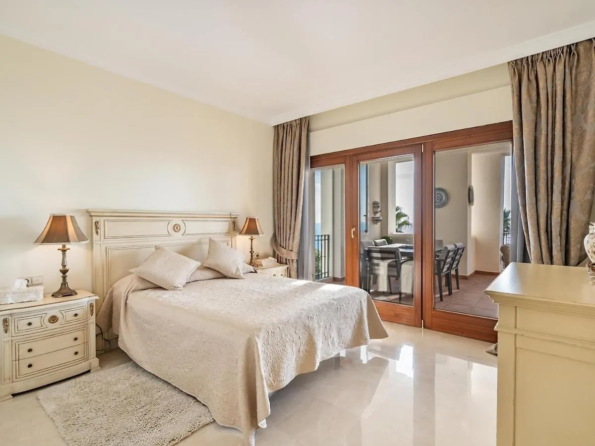 Bahia De Velerin Apartment Estepona