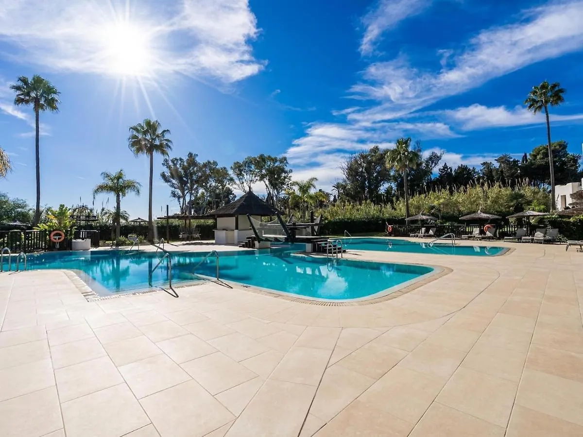 Bahia De Velerin Apartment Estepona