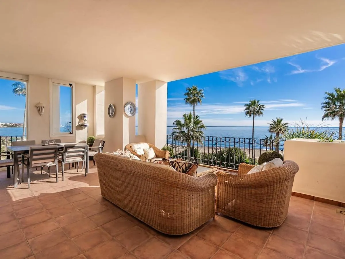 Bahia De Velerin Apartment Estepona